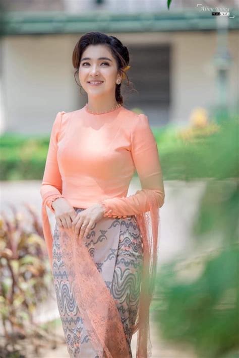 Pin By Shyla On Myanmar Traditional Dress In 2020