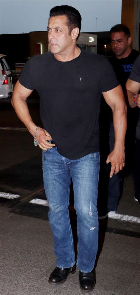 Salman Khan Swears By Black T Shirt And Blue Denim In His Recent