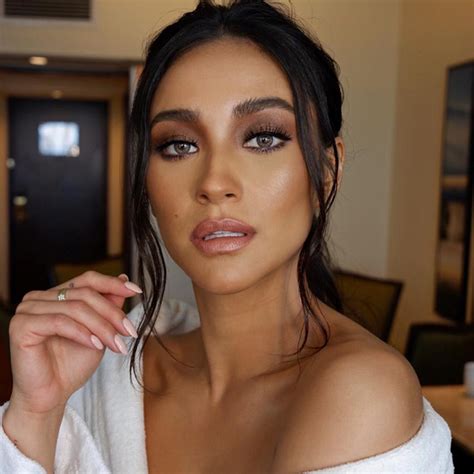 shay mitchell makeup looks in manila