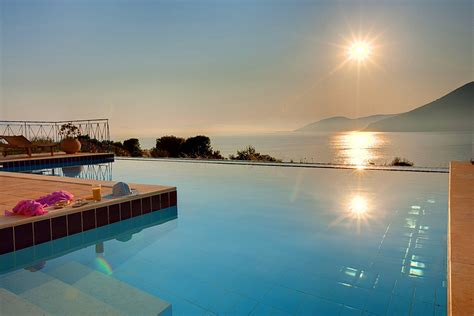 infinity pool  swimming pool    limits inspirationseekcom