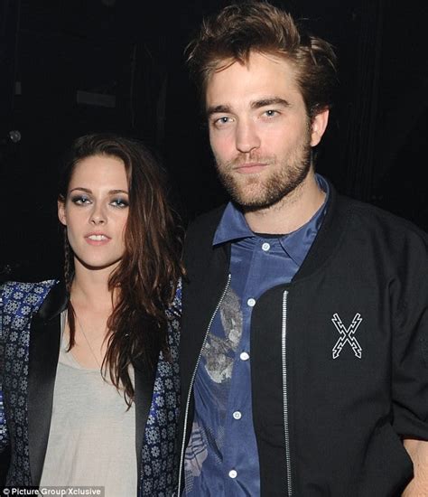 Kristen Stewart Begs Robert Pattinson To Have Crises Talks