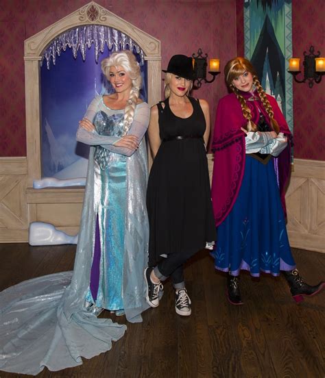 Pregnant Gwen Stefani Posed With Frozen Princesses When