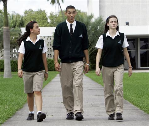 wear school uniforms  students   wear