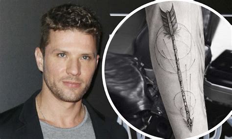 Ryan Phillippe Reveals New Arrow Tattoo On His Arm Daily Mail Online