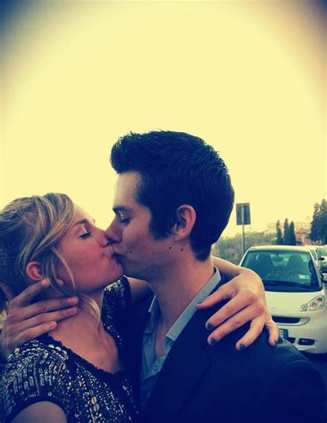 celebrity kisses on twitter dylan o brien and britt robertson