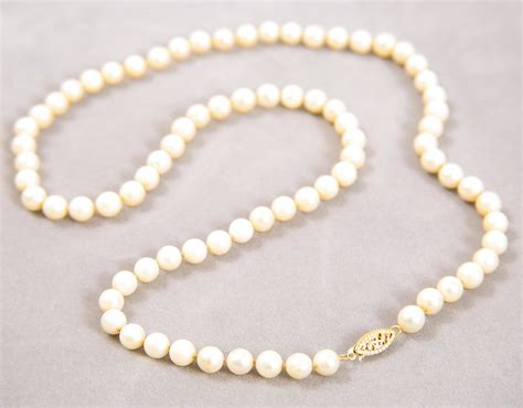 sold price  gold pearl necklace june    pm edt