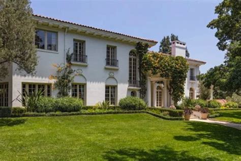 gorgeous facade celebrity houses mansions hollywood mansion