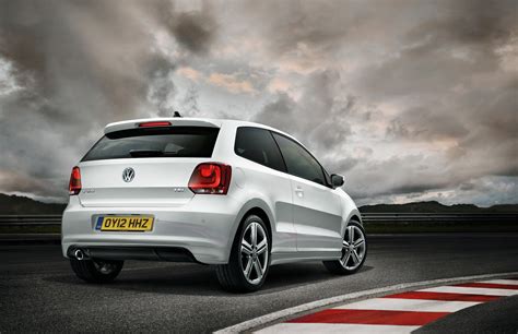 volkswagen polo   adding  style   substance auto car