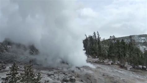 fresh fears yellowstone supervolcano to erupt after dormant geyser