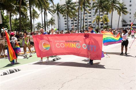festival anual del orgullo y desfile en la playa sur de miami imagen