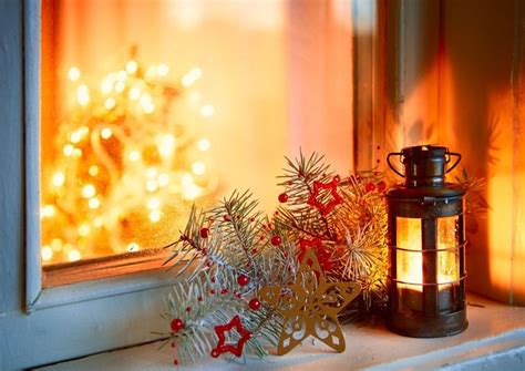 christmas window decorating ideas  create  magical atmosphere