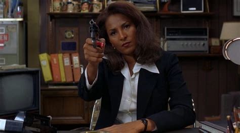 Jackie Brown Movie Review The Austin Chronicle