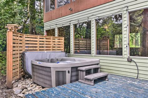 22 Hot Tub Privacy Ideas For Every Budget