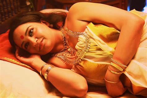 Lena Malayalam Serial Actress Hot Hd Pics In Saree