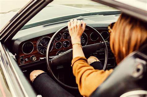 reasons  girls   drive autodeal