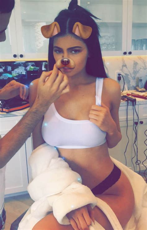 kylie jenner snapchat reality star unleashes thighbrows