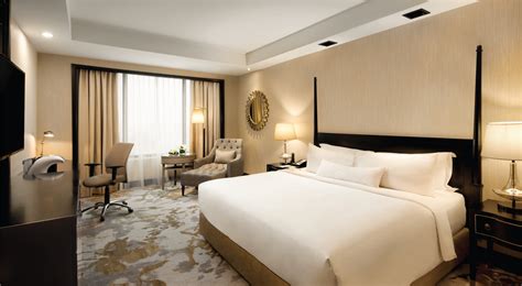 luxury hotel executive room ayana midplaza jakarta