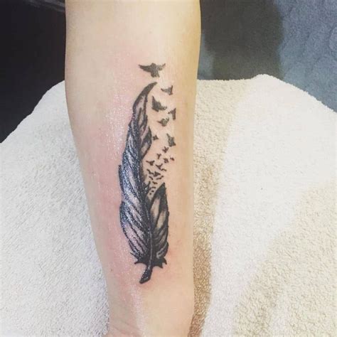 60 Beautiful Female Feather Tattoo Design Ideas 2021 Updated