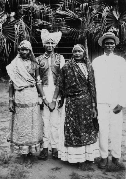 groepsportret van hindoestanen circa 1910 fotograaf a c p augusta cornelia paulina curiel