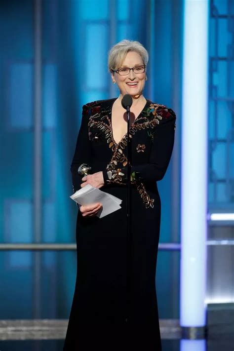 Meryl Streeps Golden Globes Dress Showed She Was Ready For Battle As