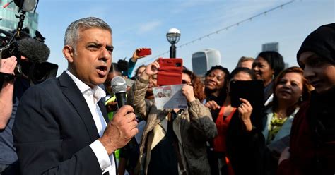 sadiq khan london s mayor hits back at donald trump s comments on
