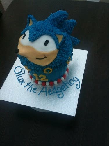 sonic cake sonic  hedgehog themed giant cupcake kelscupcakes