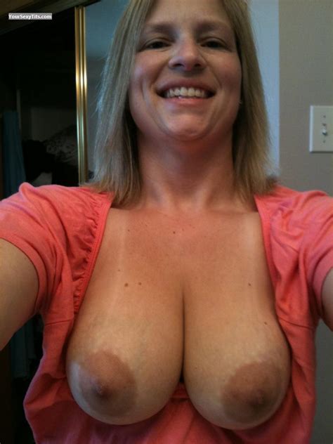 voyeurcloud big boobs selfie