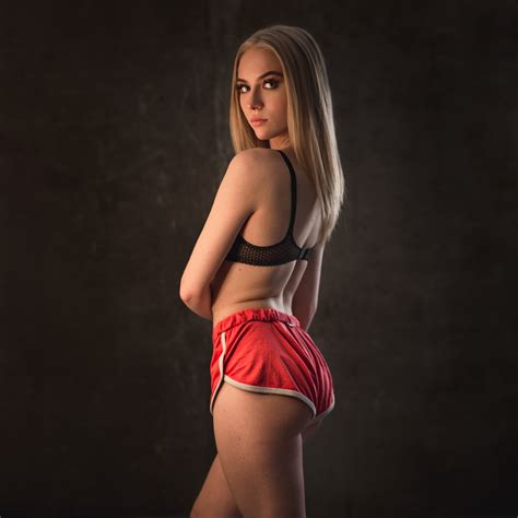 wallpaper model blonde looking at viewer bra black