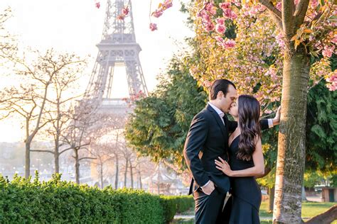 hidden romantic places  paris  kiss   paris