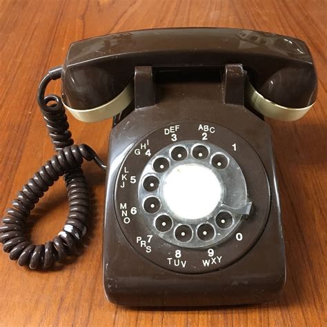 queen antiques vintage telephones