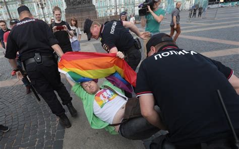 russian police detain around 25 gay