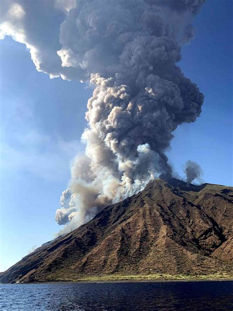 volcano  stromboli erupts killing hiker  falling stones