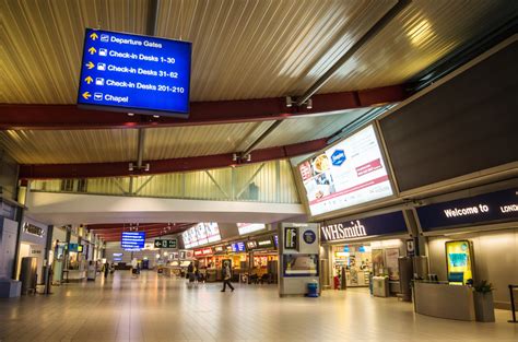london luton airport sees  consecutive month  growth