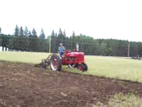 farmall  plowing  field days tractor show youtube