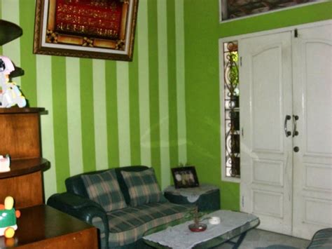 contoh desain wallpaper dinding ruang tamu minimalis