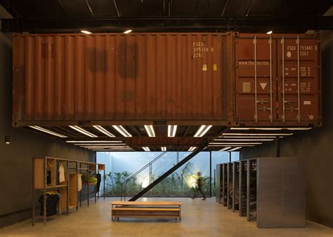 bbc arquitectos puts shipping containers in le utthe store