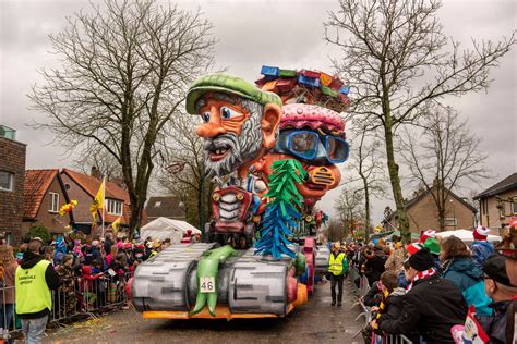 het wordt alles  niks start optocht  prinsenbeek niet zeker foto bndestemnl