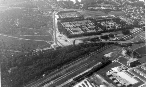 bussum luchtfoto van het spoorwegemplacement crailo en de algemene begraafplaats fotos
