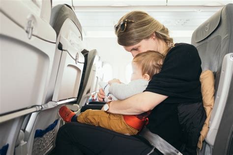 vliegen met een baby  onmisbare gratis tips voor op reis