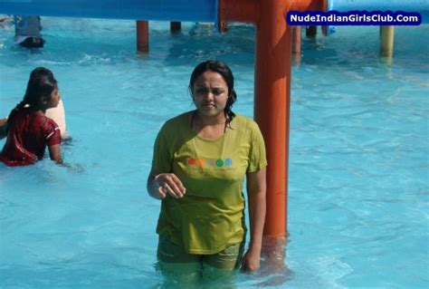 aweeklyriddle delhi bhabhi bath at swimming pool hot pictures