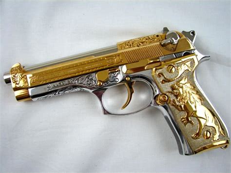 Policía Decomisa Pistola De Oro Réplica De Las Usadas Por