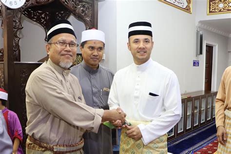 Yang Amat Mulia Mejar Tengku Amir Sampaikan Bantuan Zakat Dan Iftar