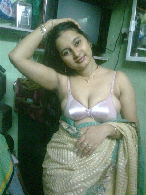 indian sexy mallu aunty removing saree blouse photo step