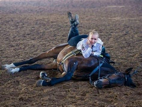russian mounted police girls 19 pics