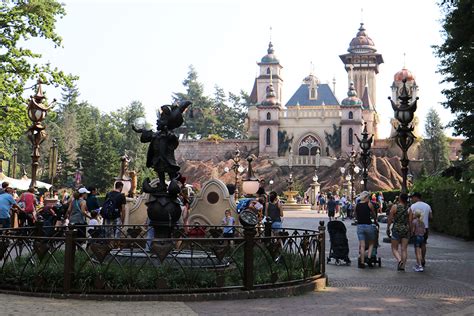 review efteling  biggest theme park   netherlands  give  top tips