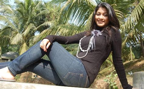 sarika cute hot and sexy celebrity bangladeshi model wallpaper photo picture image