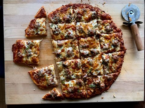 pizza   cut  squares  love affair  chicago thin crust