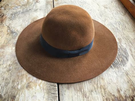 vintage wide brimmed hat  band  brown velour felt hat women