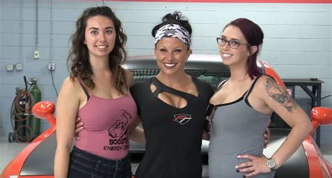sexy girls take on m109 tank and lots of guns for hot