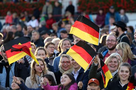 renntag der deutschen einheit groesster publikums tag der deutschen saison